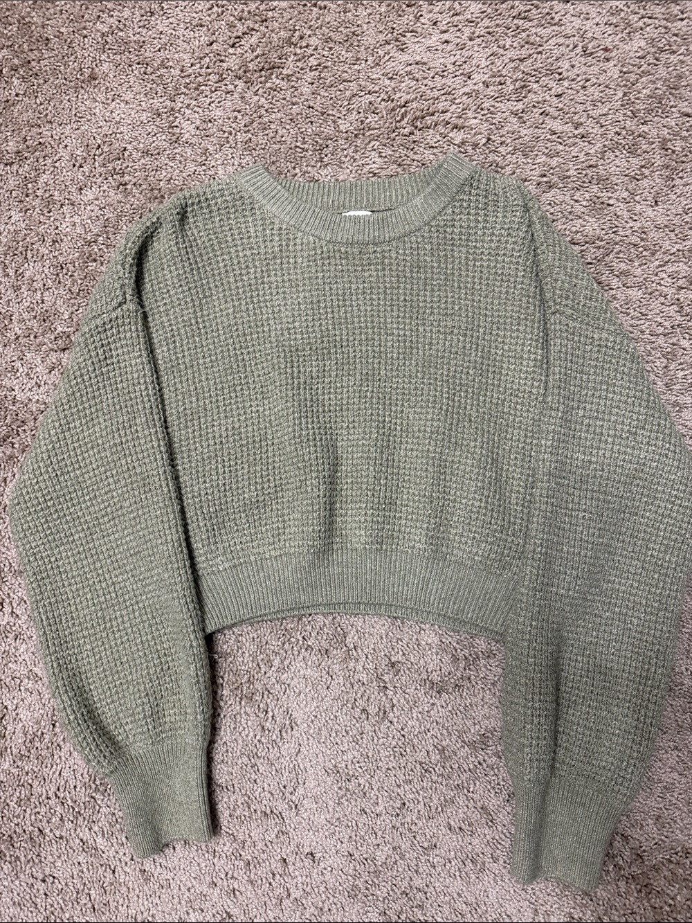 La Hearts Cropped Waffle-Knit Sweater in Olive